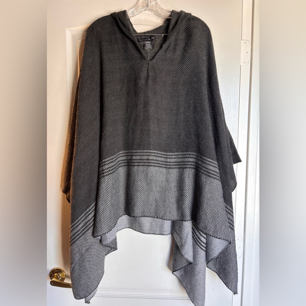 French Laundry NWT sweater poncho light and dark gray women’s one size fits most